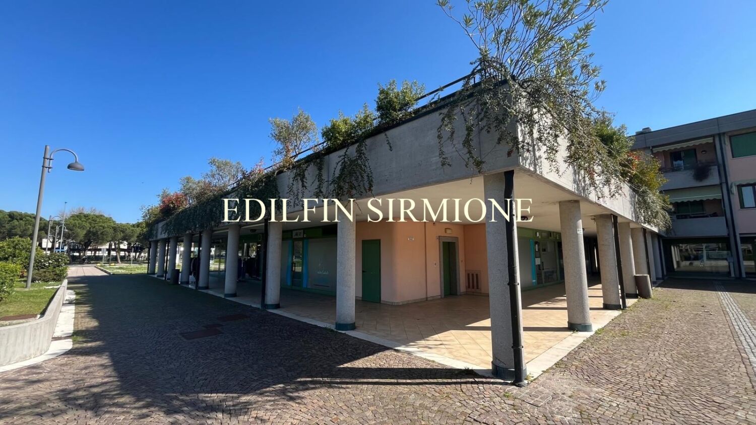 0-SIRMIONE-NEGOZIO-VETRINATO